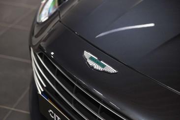 Aston Martin DB12 Volante — photo 5