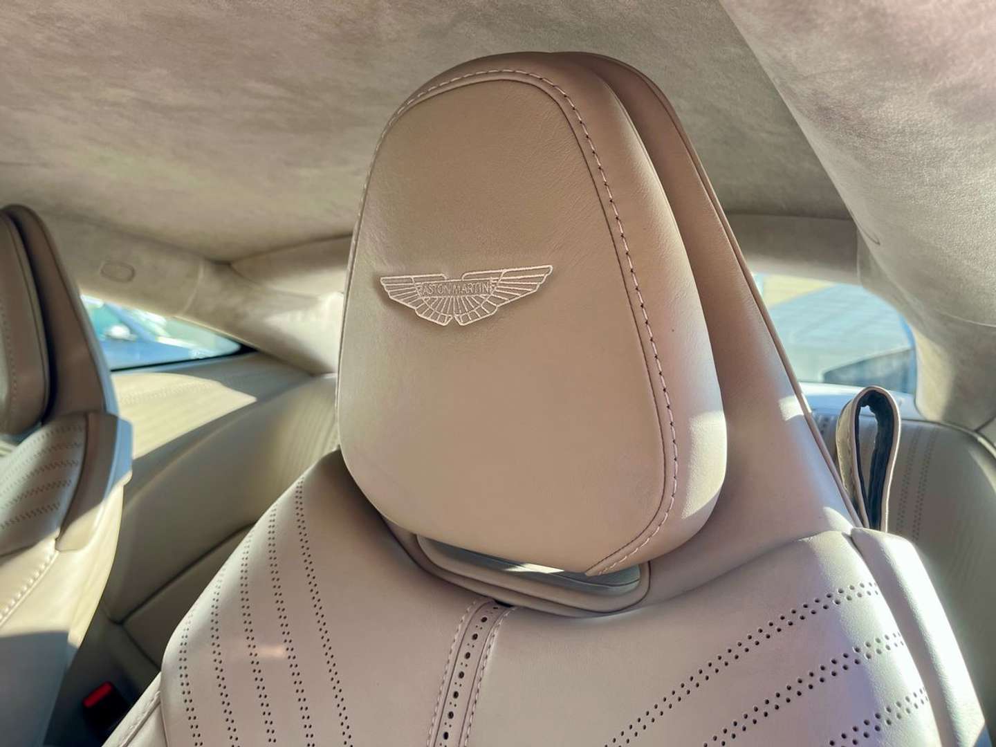 Aston Martin DB11 Coupé 5.2 V12 Launch Edition - 2017 - Joinsteer - #5