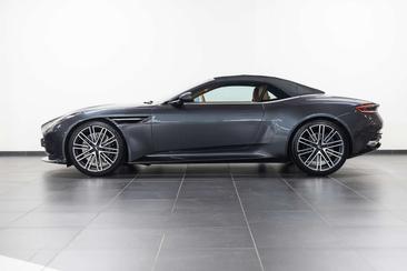 Aston Martin DB12 Volante — photo 11