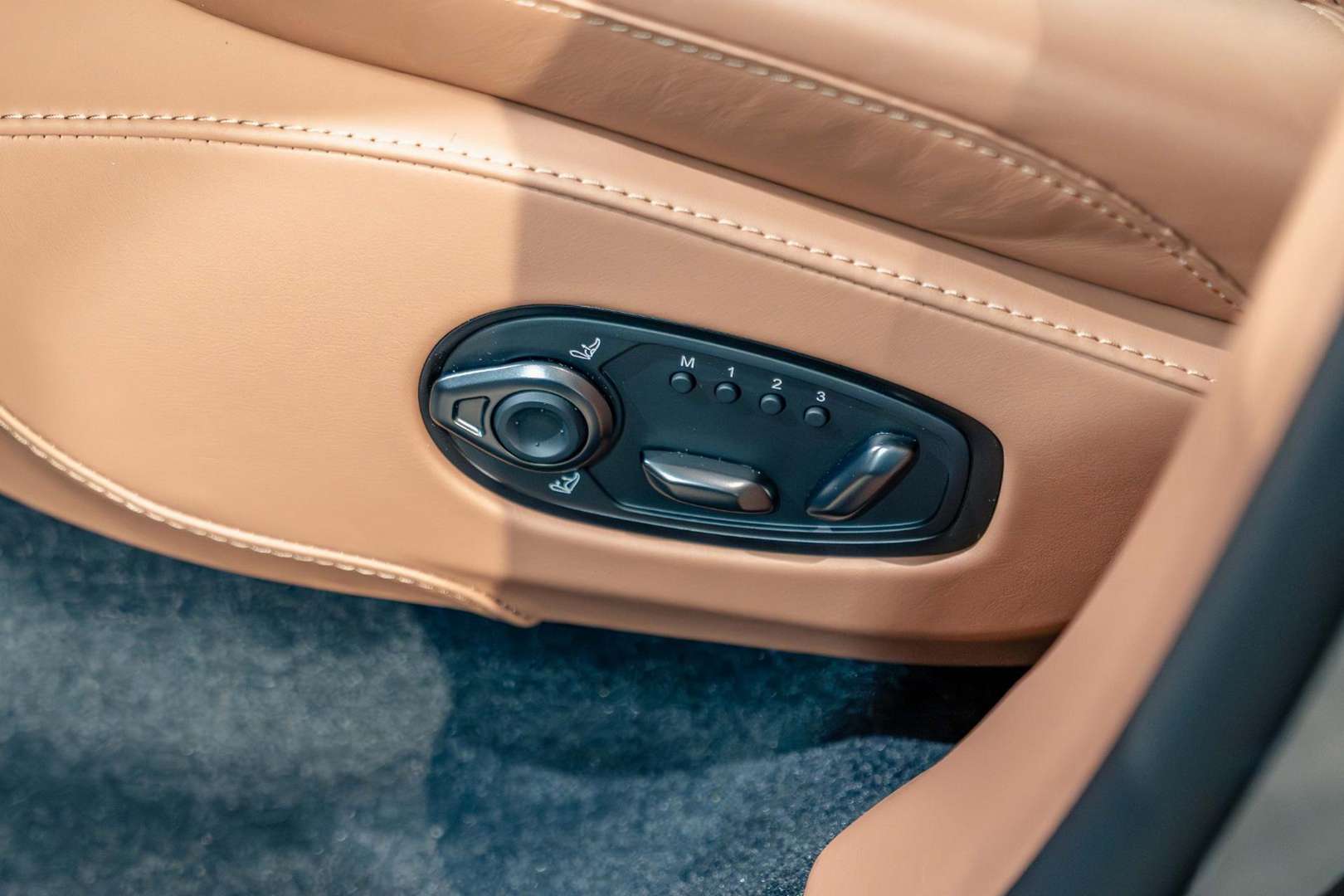 Aston Martin DBX 707 - 2026 - Joinsteer - #23