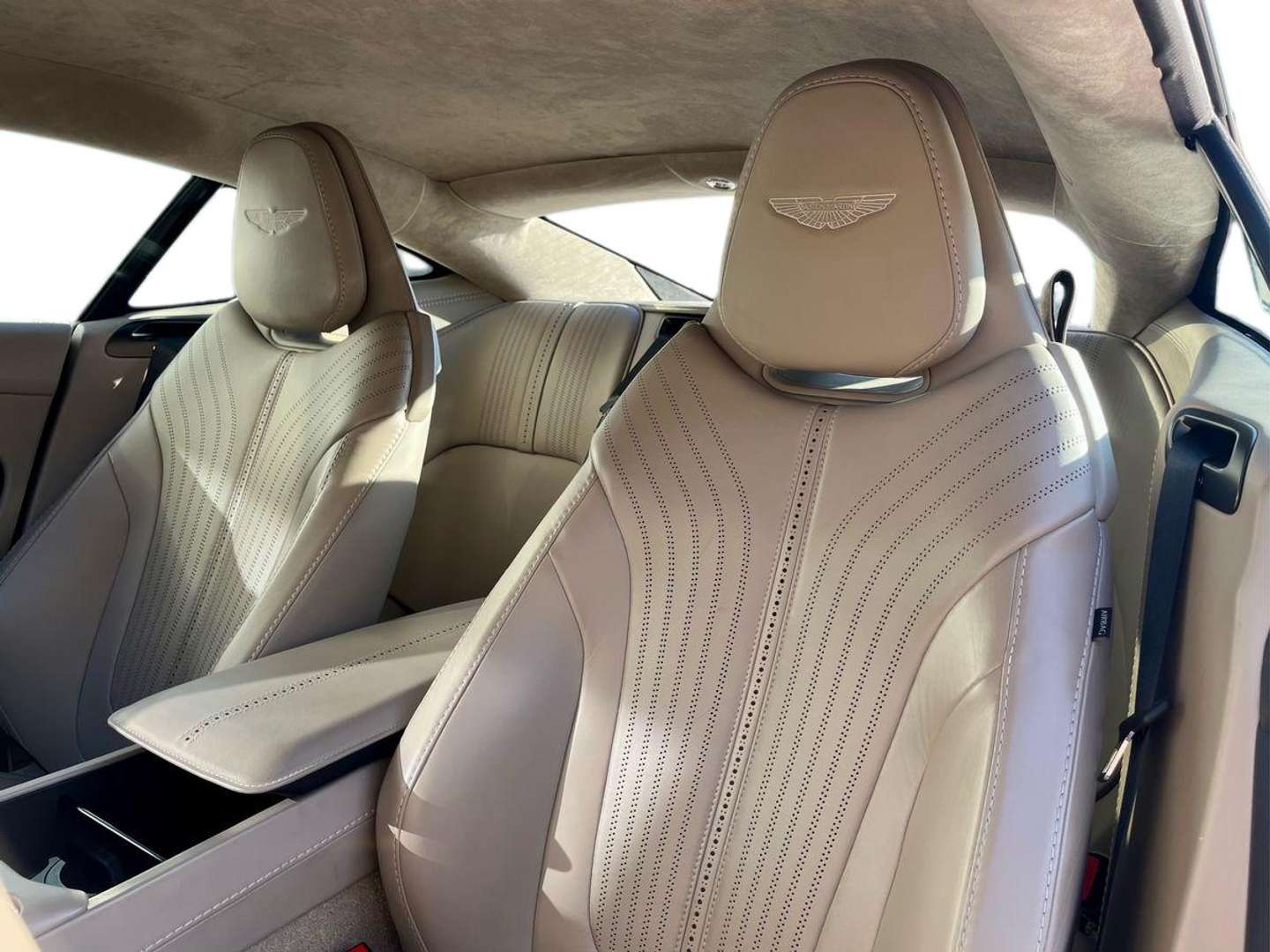 Aston Martin DB11 Coupé 5.2 V12 Launch Edition - 2017 - Joinsteer - #12