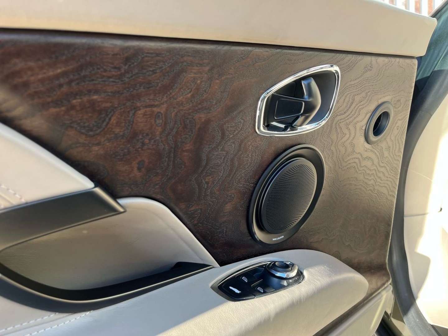 Aston Martin DB11 Coupé 5.2 V12 Launch Edition - 2017 - Joinsteer - #13