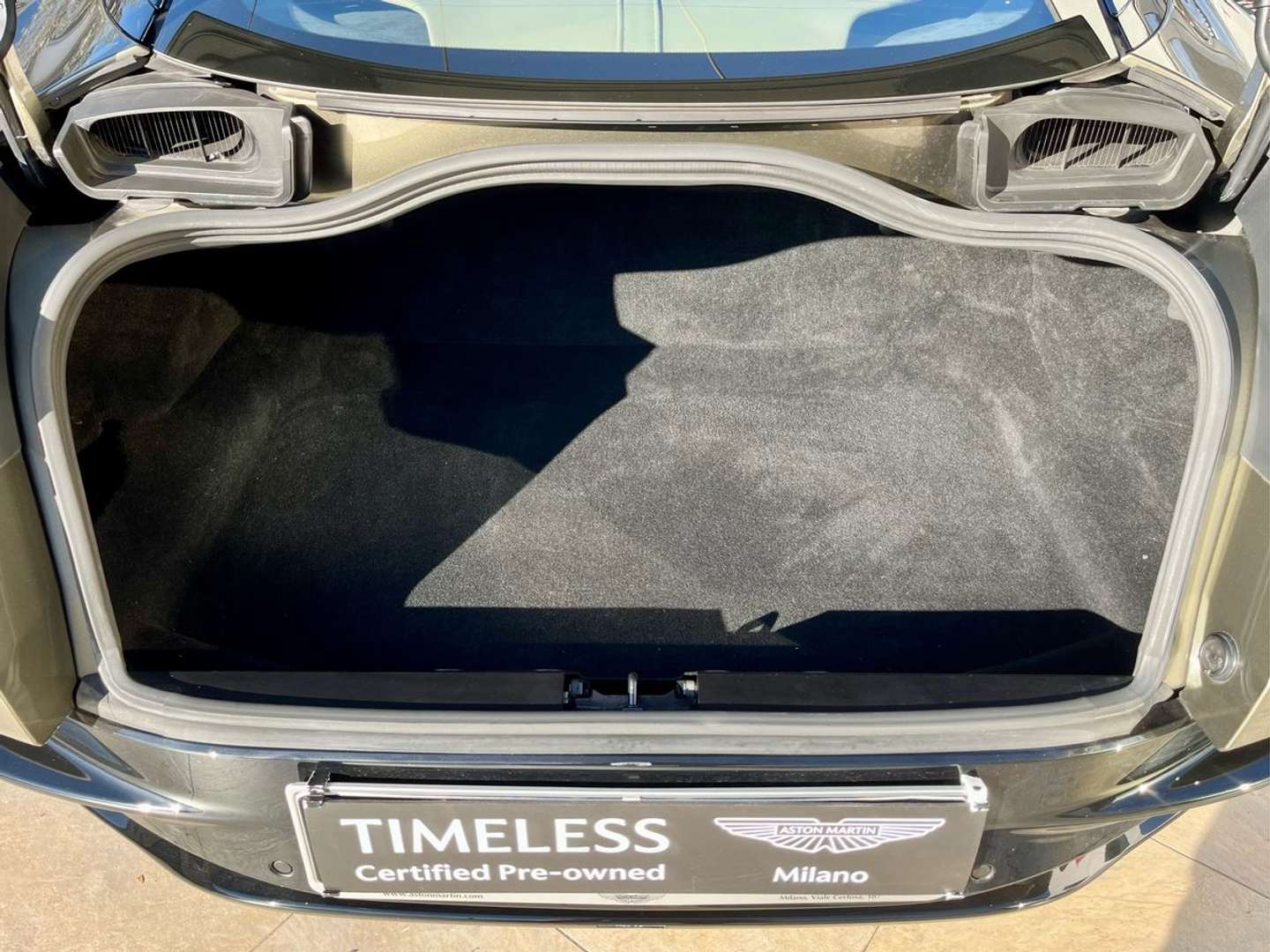 Aston Martin DB11 Coupé 5.2 V12 Launch Edition - 2017 - Joinsteer - #16