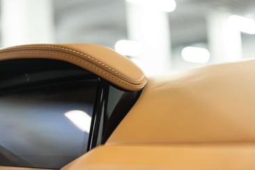 Aston Martin DB12 Volante — photo 21