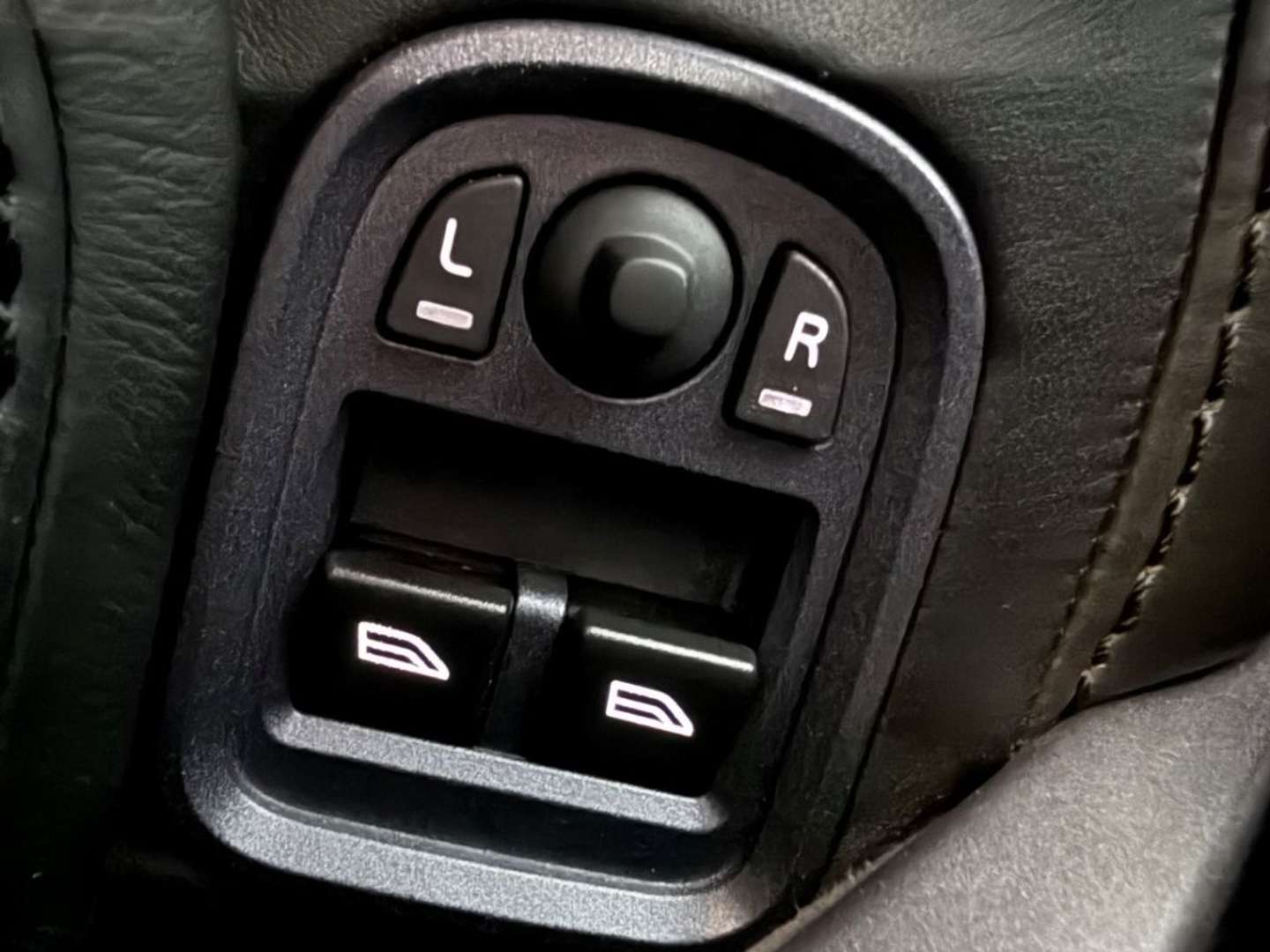 Aston Martin V8 4.3 V8 380CH - 2006 - Joinsteer - #26