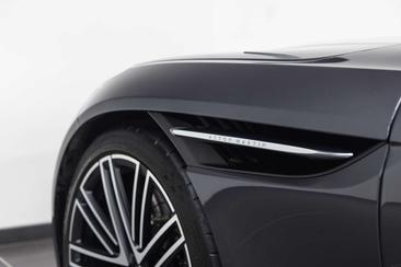 Aston Martin DB12 Volante — photo 28
