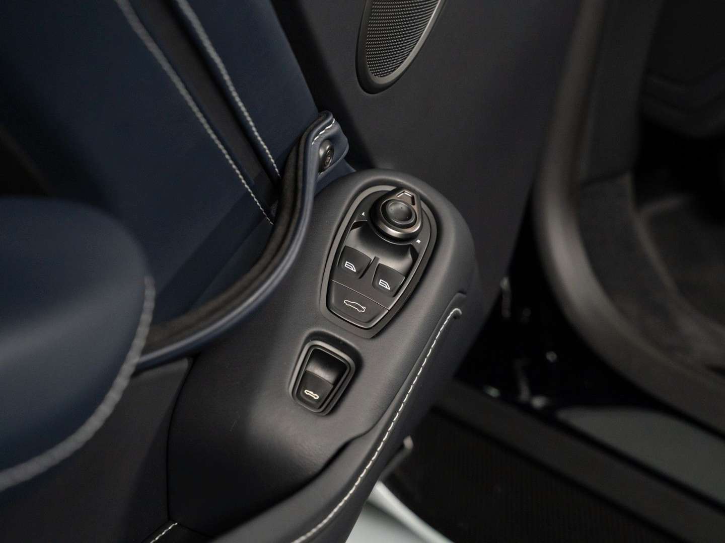 Aston Martin Vantage Roadster V12 Limited - 2024 - Joinsteer - #28