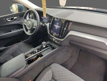 Volvo XC60 B4 Core — photo 8