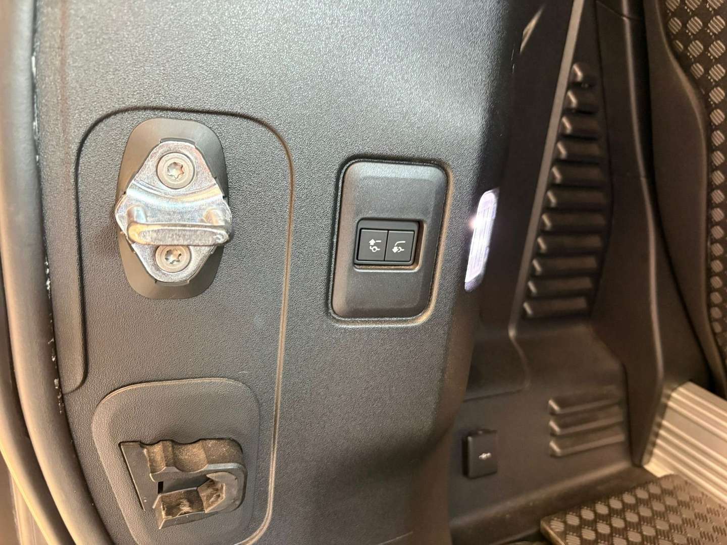 Land Rover Defender 90 3.0d I6 Mhev Awd 200cv Auto - 2021 - Joinsteer - #12