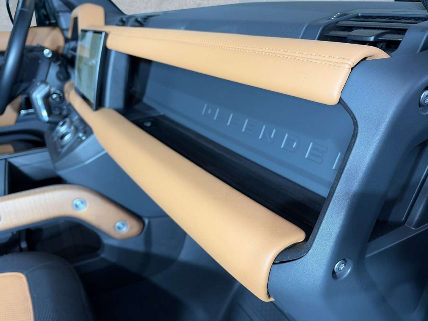 Land Rover Defender 90 D200 X-Dynamic HSE Winterpaket Pano - 2022 - Joinsteer - #15