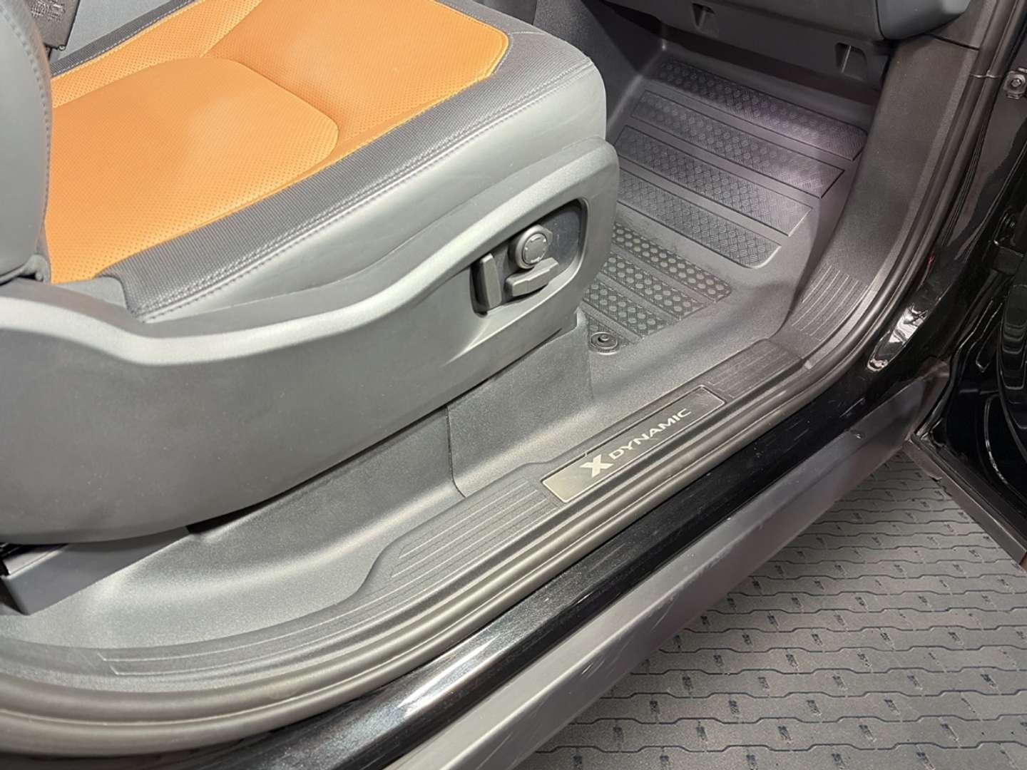 Land Rover Defender 90 D200 X-Dynamic HSE Winterpaket Pano - 2022 - Joinsteer - #18