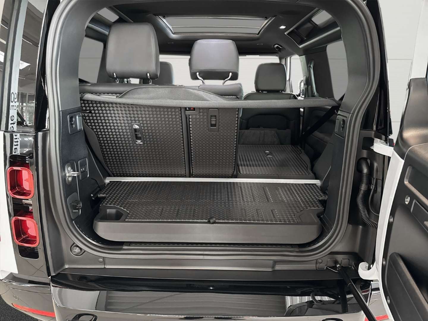 Land Rover Defender 90 D250 X-Dynamic SE+Luft+Pano+AHK+Matrix - 2025 - Joinsteer - #7