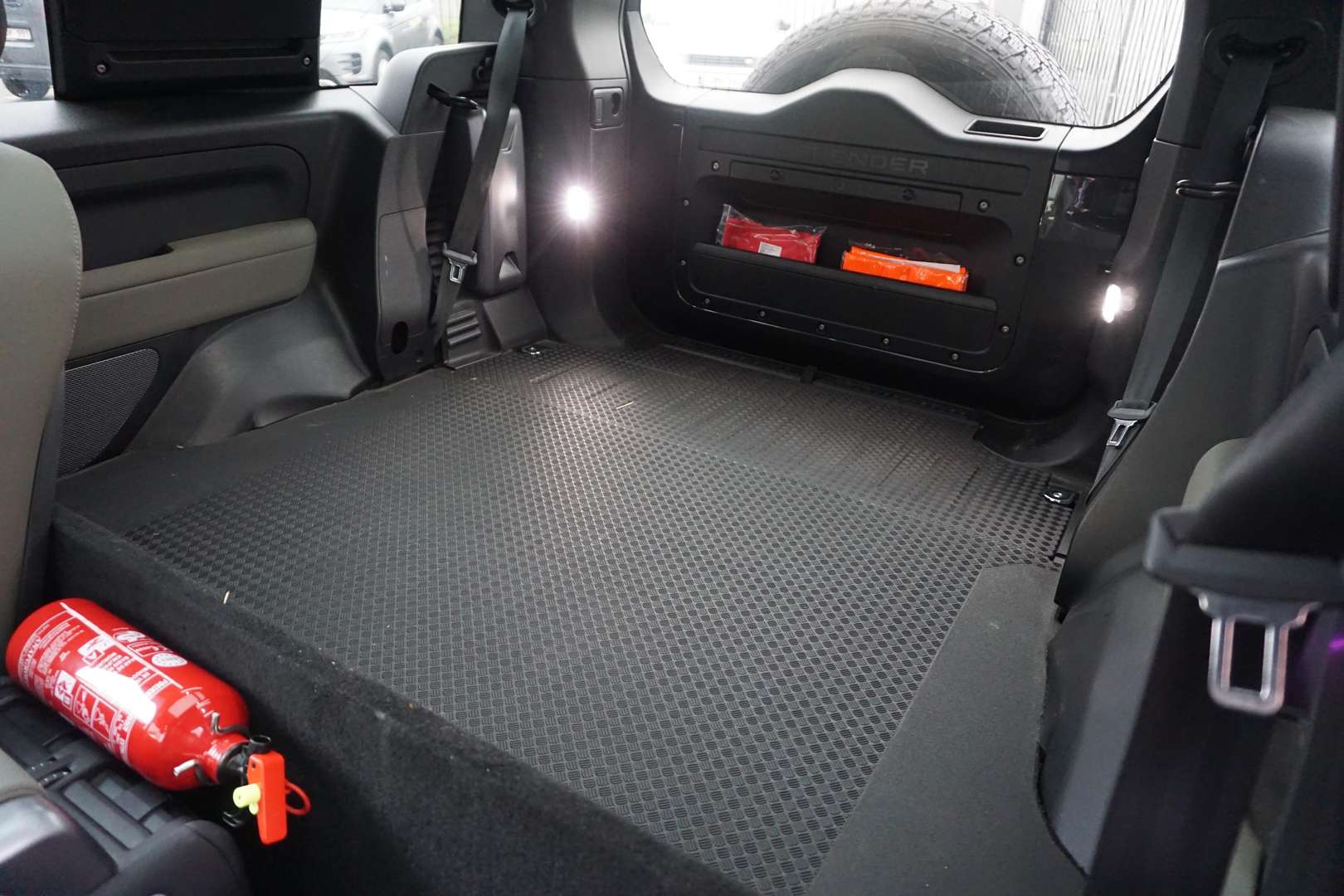 Land Rover Defender 90 D200 X-Dynamic HSE AWD Auto 23MY - 2022 - Joinsteer - #15