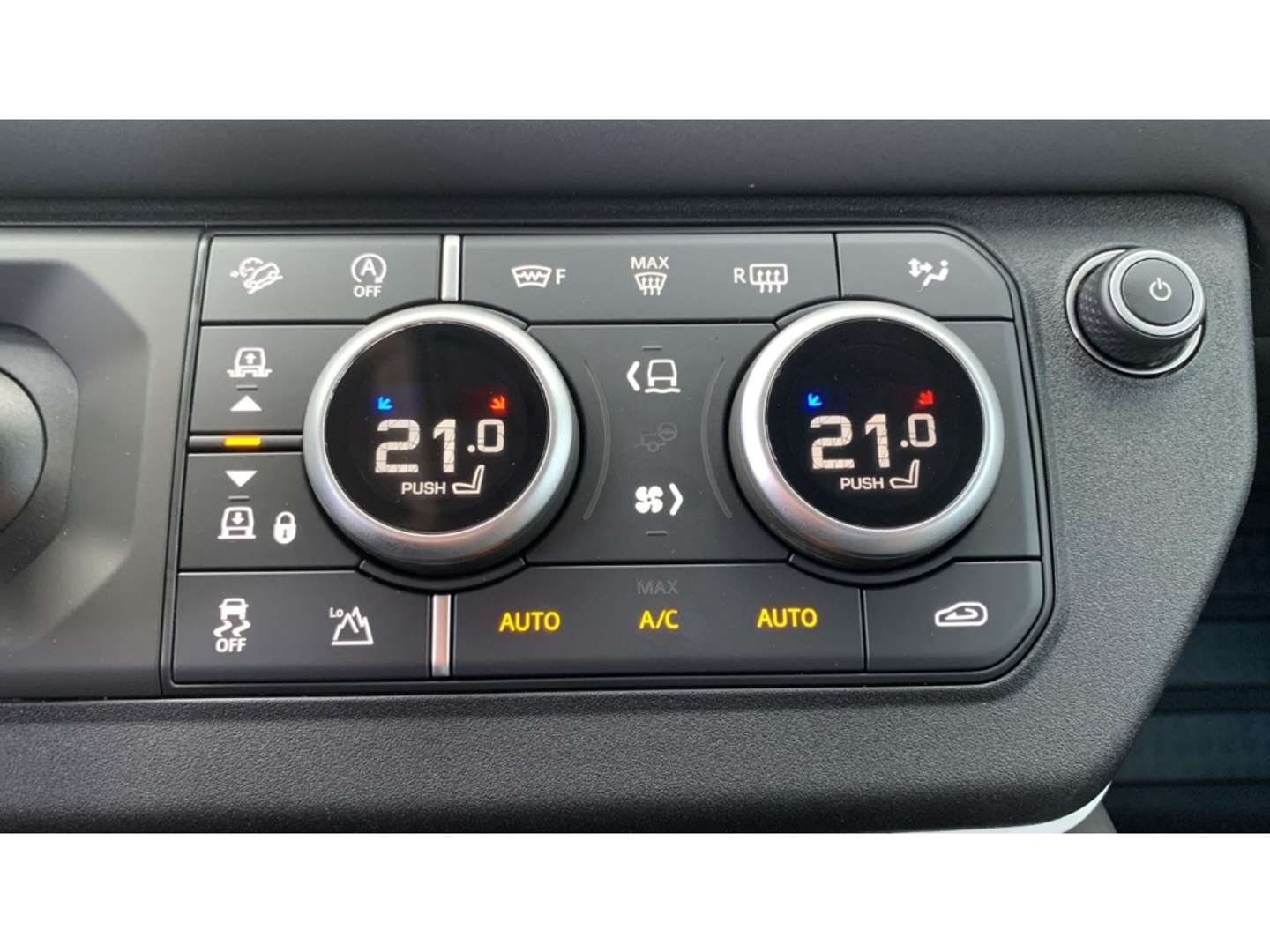 Land Rover Defender 90 D250 SE - 2023 - Joinsteer - #18