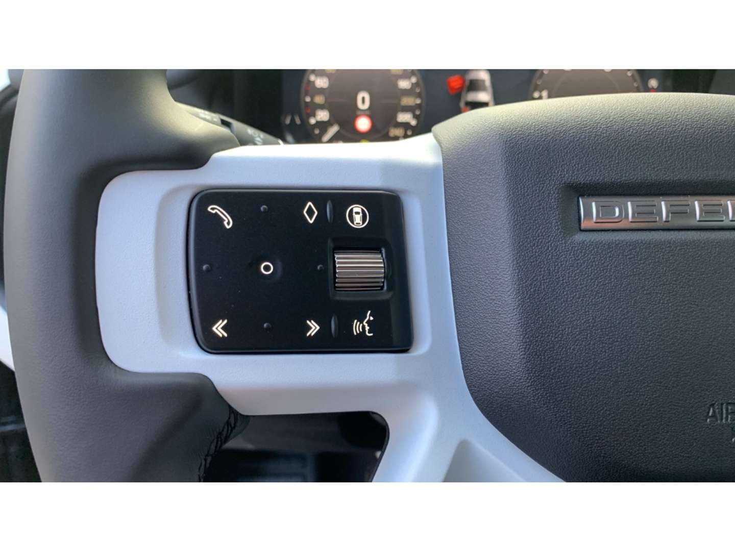 Land Rover Defender 90 D250 SE - 2023 - Joinsteer - #22