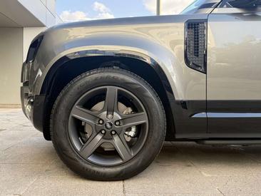 Land Rover Defender 110 3.0D L6 MHEV AWD X-Dynamic SE Aut. — photo 4
