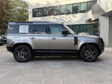 Land Rover Defender 110 3.0D L6 MHEV AWD X-Dynamic SE Aut. — photo 11