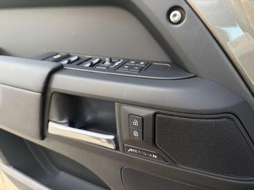 Land Rover Defender 110 3.0D L6 MHEV AWD X-Dynamic SE Aut. — photo 30