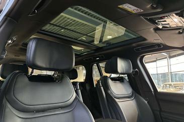 Land Rover Range Rover P550e SV Intrepid Body And Soul Seats — photo 13