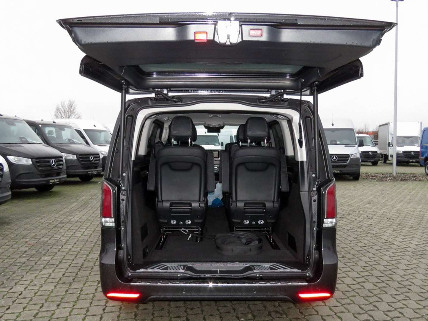 Mercedes EQV 300 Avantgarde - 2025 - Joinsteer - #12