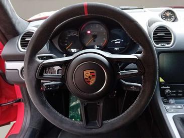 Porsche 718 Cayman GT4 — photo 11