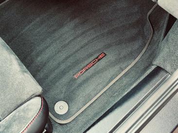 Porsche 991 Carrera 4 GTS — photo 17