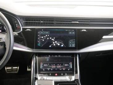 Audi Q8 S Line 55 TFSI E — photo 11