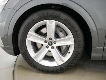 Audi Q8 S Line 55 TFSI E — photo 15
