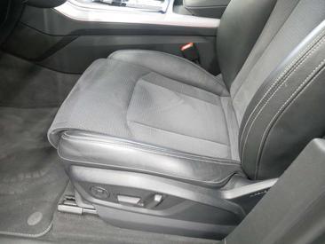 Audi Q8 S Line 55 TFSI E — photo 17