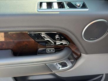 Land Rover Range Rover Vogue Hybrid — photo 13