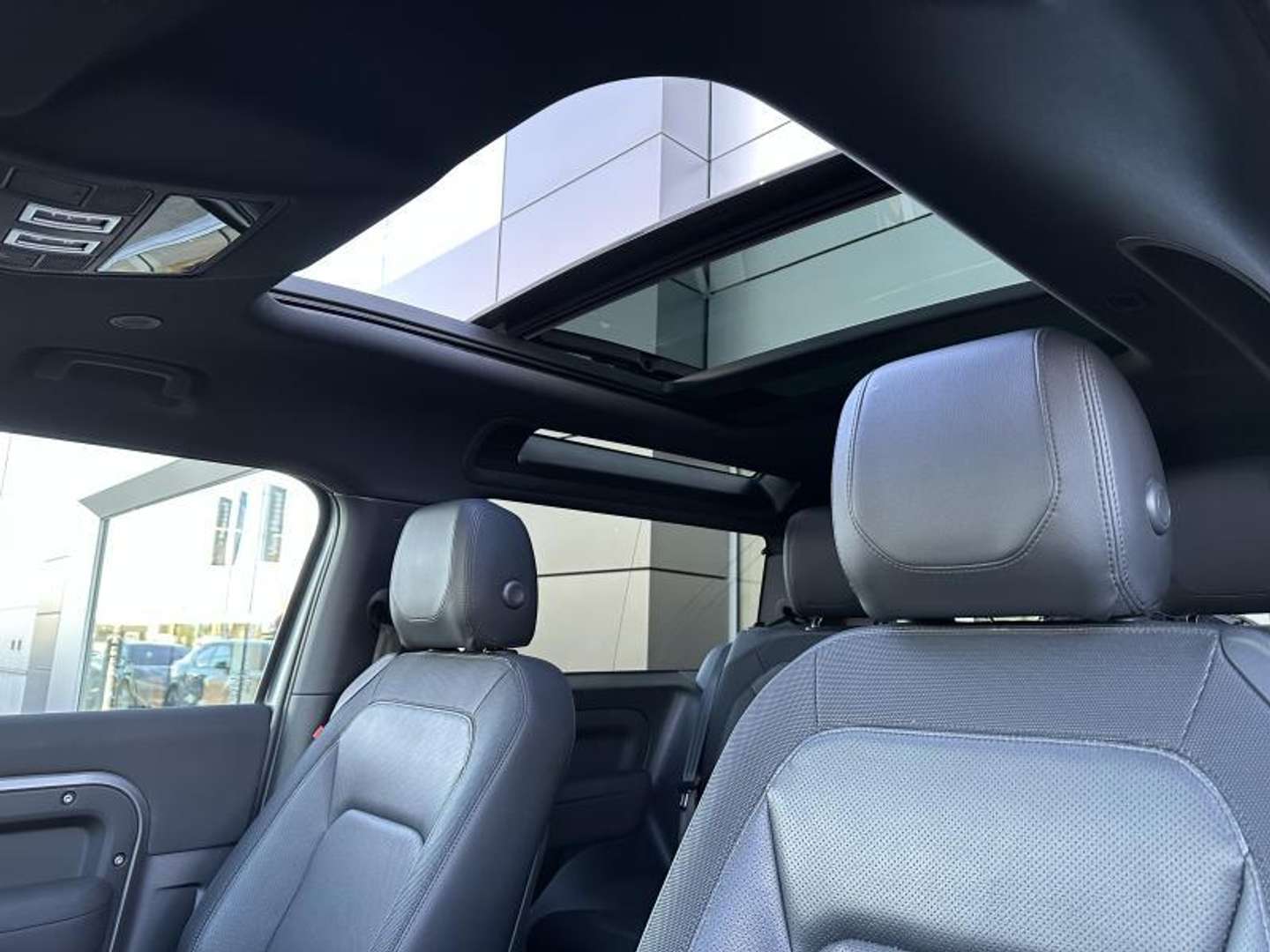 Land Rover Defender 90 D200 X-Dynamic S AWD Auto 23.5MY - 2022 - Joinsteer - #10