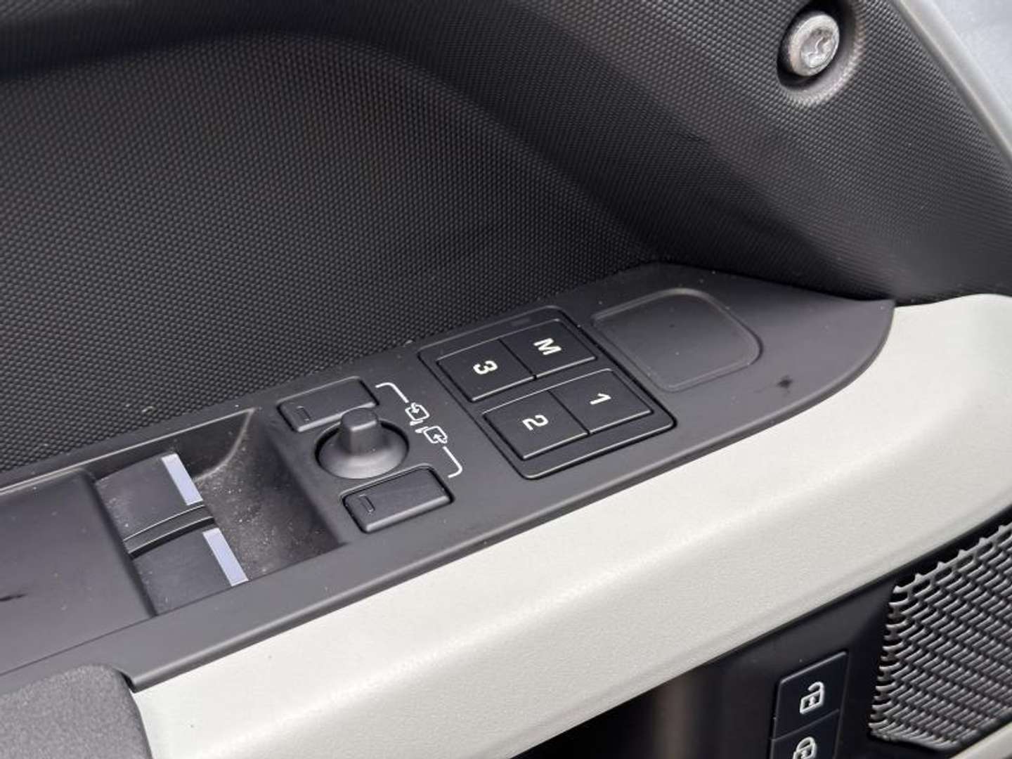 Land Rover Defender 90 D250 SE - 2023 - Joinsteer - #23