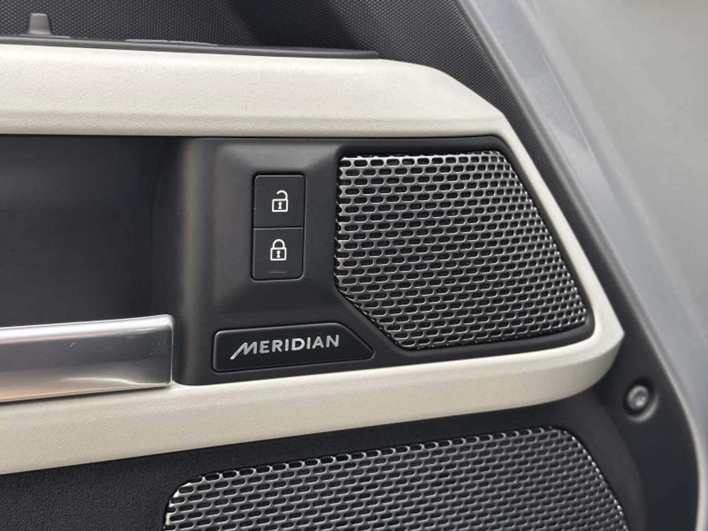 Land Rover Defender 90 D250 SE - 2023 - Joinsteer - #24