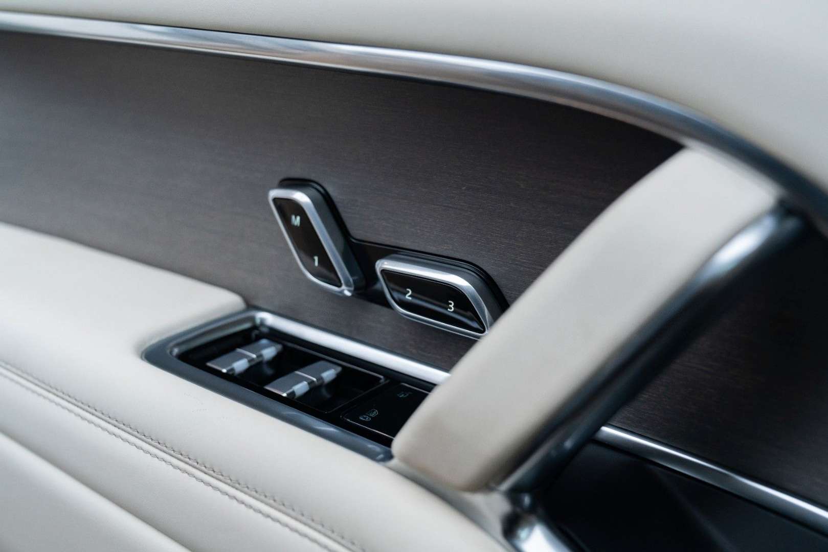 Land Rover Range Rover SV LWB / 360° / PANO / 23" P615 - 2024 - Joinsteer - #33