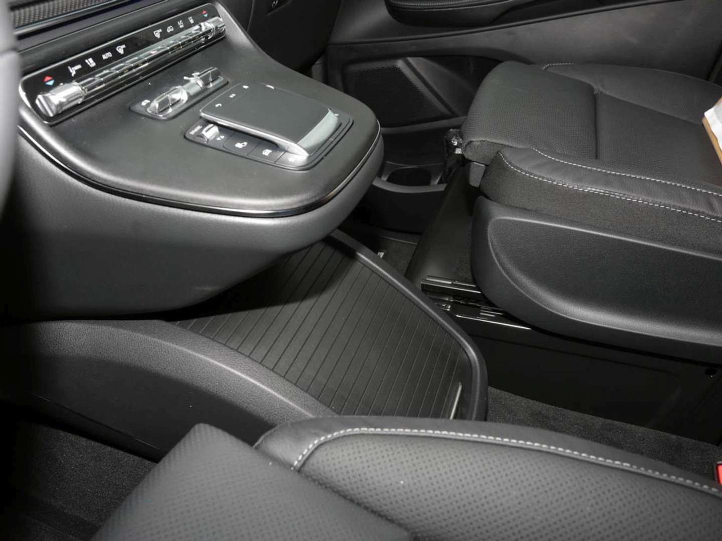 Mercedes V 300 300 Night - 2025 - Joinsteer - #15