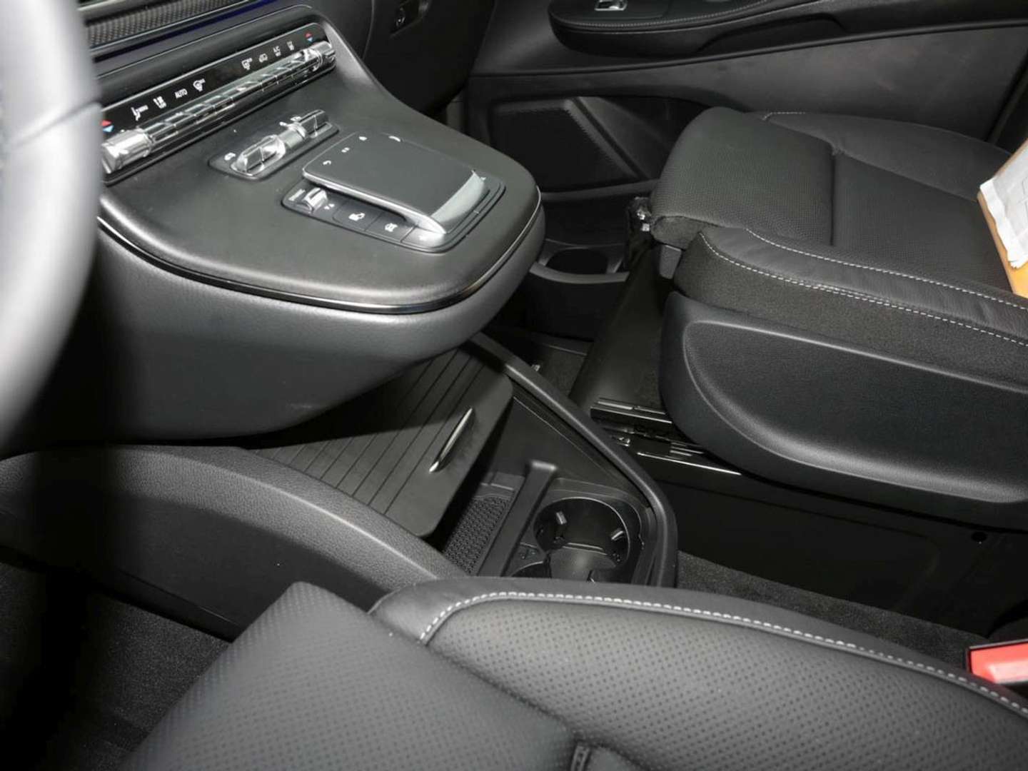 Mercedes V 300 300 Night - 2025 - Joinsteer - #23