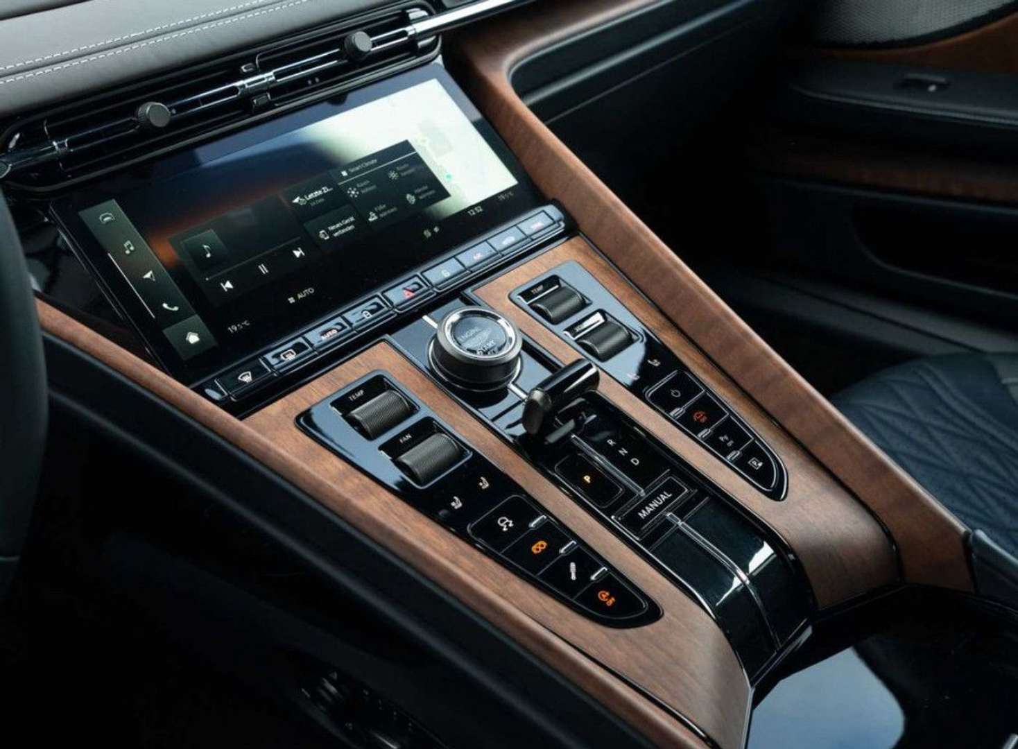 Aston Martin DB12 Carbone Extérieur - 2024 - Joinsteer - #19