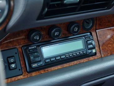 Porsche 993 CARRERA 4 — photo 14