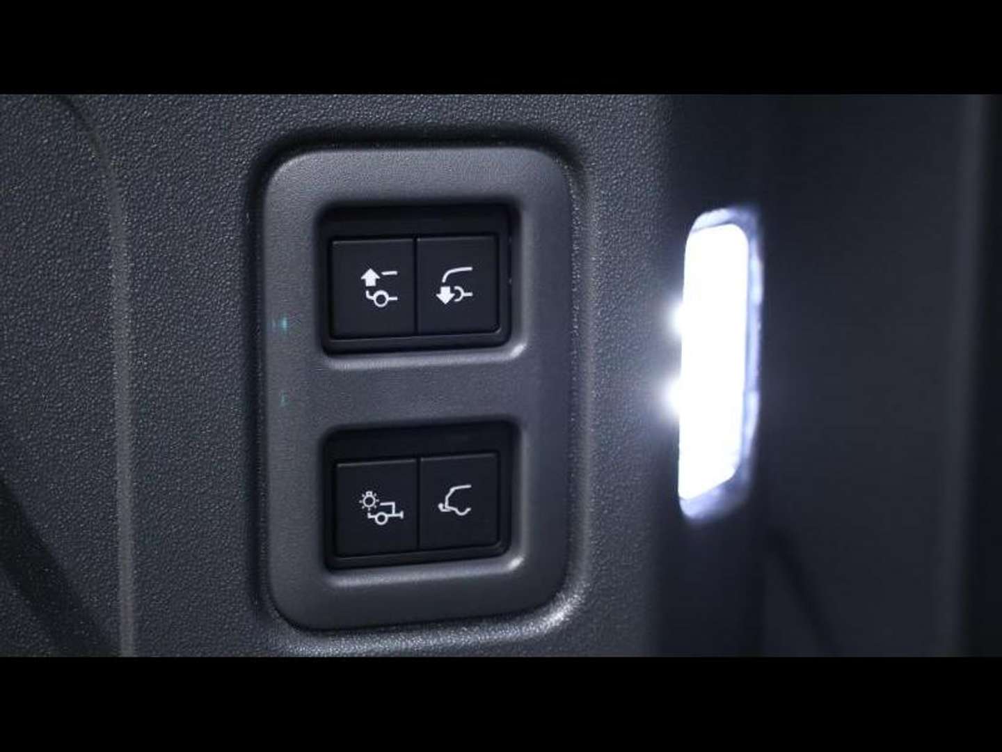 Land Rover Defender P635 OCTA - 2025 - Joinsteer - #27