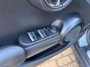 Mini Cabrio Classic Cooper — photo 5