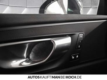 Volvo XC60 B4 Core — photo 17