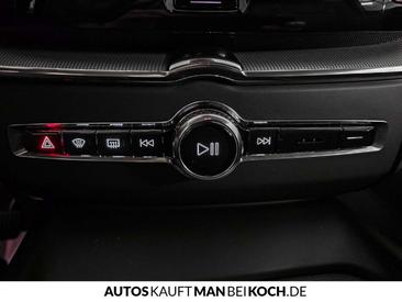 Volvo XC60 B4 Core — photo 26
