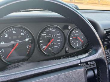 Porsche 964 CARRERA 4 — photo 9