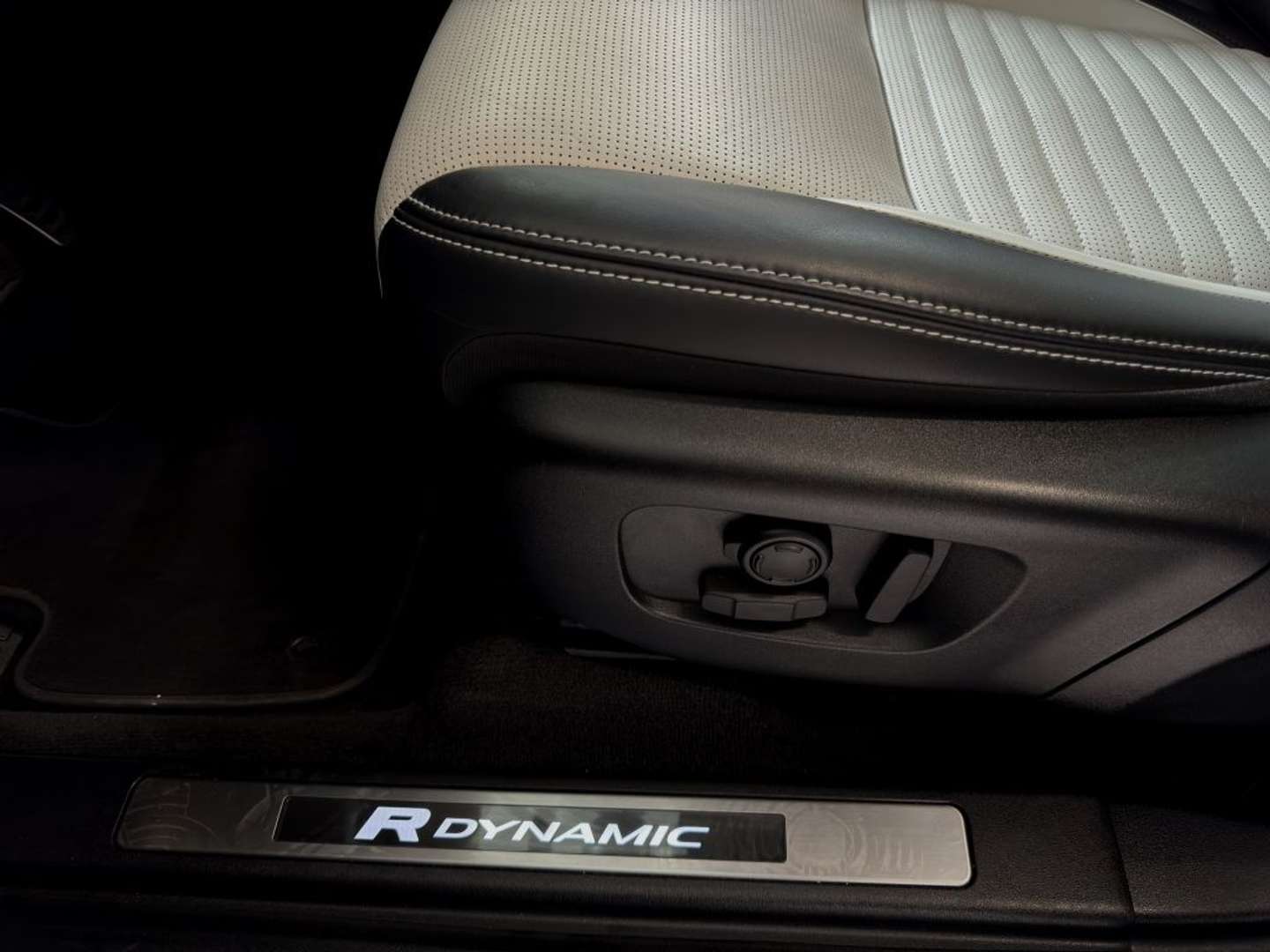 Land Rover Discovery Sport P300e R-Dynamic HSE Plugin Hyb - 2022 - Joinsteer - #26