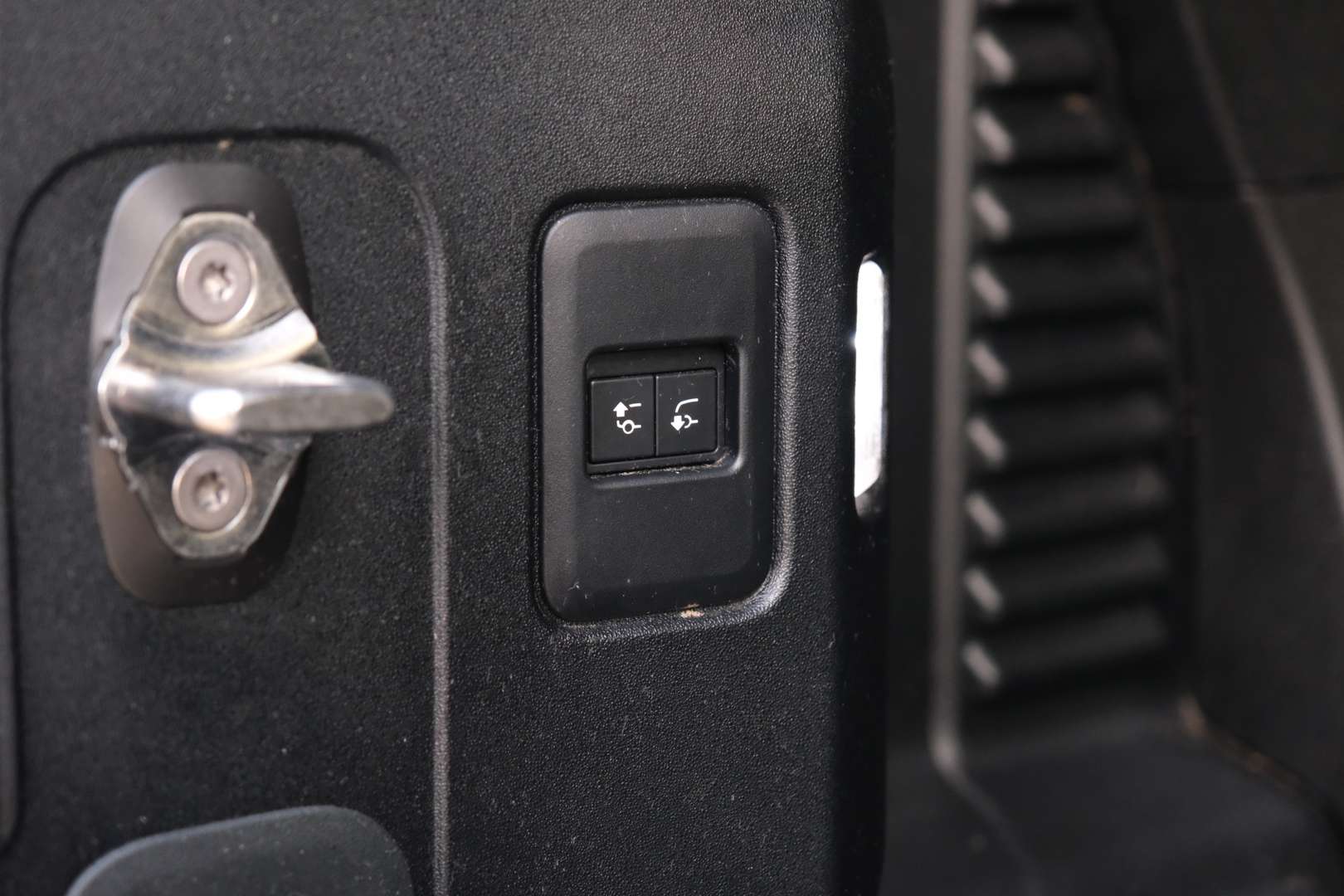 Land Rover Defender 90 X-Dynamic SE 3.0 D200 MHEV - 2023 - Joinsteer - #17