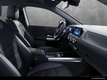 Mercedes GLA 180 AMG Line — photo 9