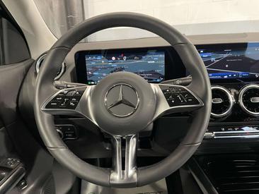 Mercedes GLA 180 Advanced — photo 11