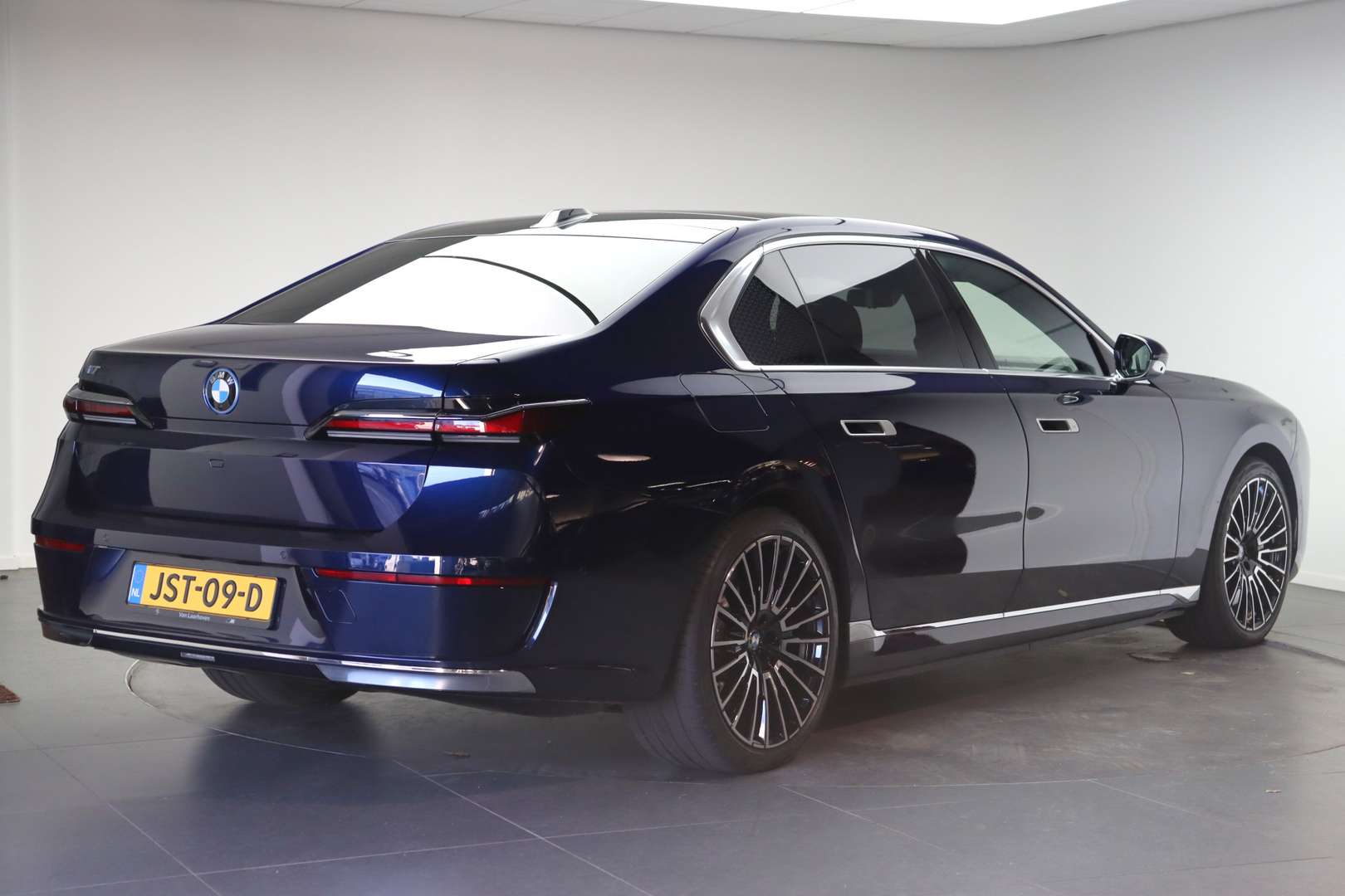 BMW I7 High Executive EDrive50 - 2026 - Joinsteer - #2