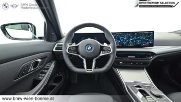 BMW 330e 330e XDrive — photo 14