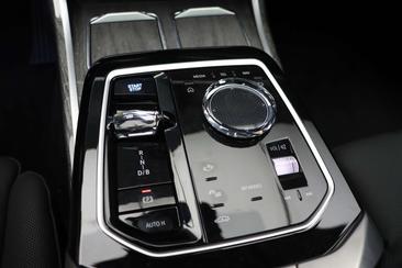 BMW I7 High Executive EDrive50 — photo 17